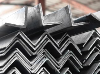 На Хустщині жінка вкрала від сусідки метал