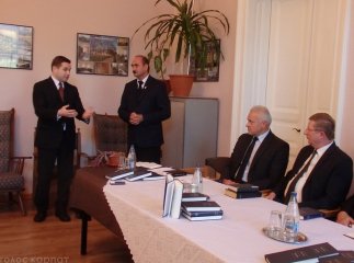 Берегову передали двомовну українсько-угорську Біблію