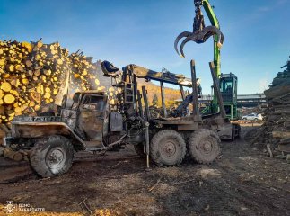 У Сваляві на території підприємства горіла вантажівка У Сваляві на території підприємства горіла вантажівка