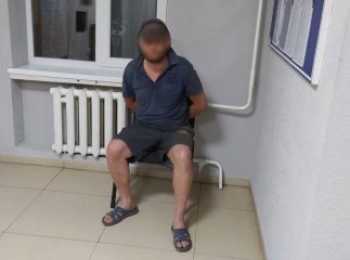 П’яний чоловік вночі намагався побити патрульних