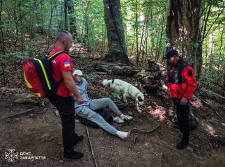 Гірські рятувальники евакуювали травмовану туристку на Мукачівщині