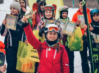 На Мукачівщині визначили переможців змагань зі слалому серед школярів