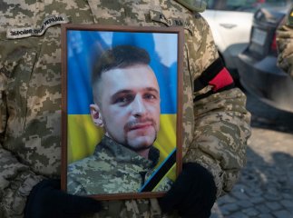 Залишилися батьки, дружина, донька: на Закарпатті поховали військового