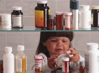 Лікарі борються за життя 6-річної дівчинки, яка випадково з’їла декілька пігулок