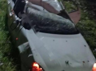 ЗМІ повідомляють про нічну аварію: машина розбита