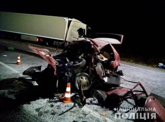 Закарпатець потрапив у жахливу аварію: одна з машин перетворилася на металобрухт, а її водій загинув
