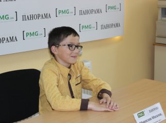 Юнак, який "розірвав" Зеленського та Кошового своїм жартом, сказав, чому під час виступу вжив "міцне" слівце