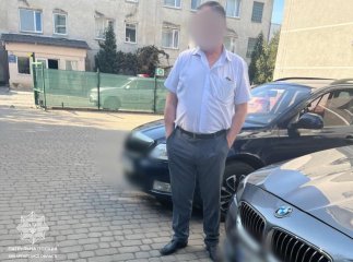 Патрульні розшукали нетверезого водія, який вчинив ДТП та зник