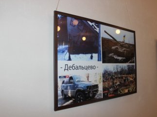 У Мукачеві відкрили фотовиставку, присвячену річниці боям за Дебальцево