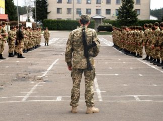 Хлопцям вручатимуть повістки на виборчих дільницях: правда чи фейк