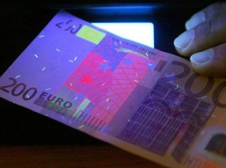 В Ужгороді затримали чоловіка, який намагався обміняти фальшиві євро