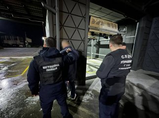 На Закарпатті намагалися за 6 тисяч доларів "домовитися" з прикордонником про переправу через кордон чоловіків призовного віку