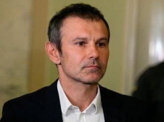 Вакарчука залишили депутатом: Рада провалила голосування за складання з нього мандату