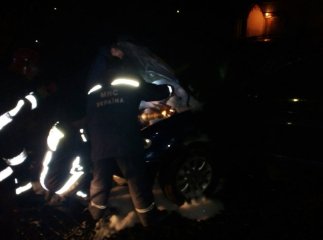 У Мукачеві горів "Chrysler" на іноземних номерах