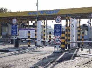 Висипали зерно українців: що сталося на кордоні