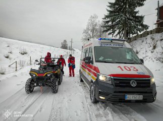 Чоловік кілька годин пролежав у лісі: рятувальники розповіли про сьогоднішній випадок
