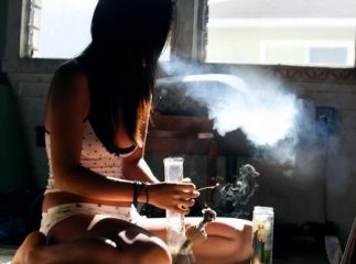 Через своє бажання спробувати "смак" наркотиків 16-річній дівчині доведеться відповідати перед законом