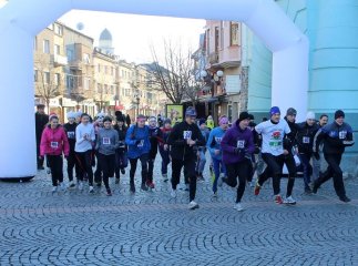 Мукачівці влаштували вулицями міста новорічний забіг