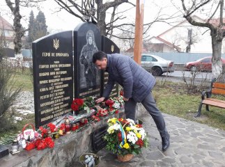 Голова облради вшанував пам’ять полеглих під час боїв за Дебальцево воїнів