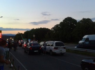 Вчора під вечір на "пересічку" пускали лише тих автомобілістів, які мають візу