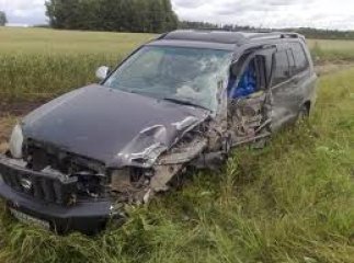 На Перечинщині водій на Тойоті, перетнувши залізничну колію, вилетів у поле, неподалік річки