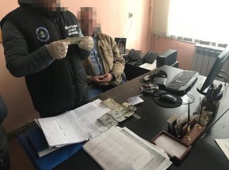 Чиновник із Закарпатської ОДА попався на хабарі. Зараз він під домашнім арештом