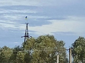 Звільнення Піщаного: у ще одному селищі на Луганщині підняли український прапор