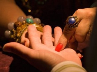 "Усій вашій родині "пороблено" на хворобу та смерть!" – чергова історія обману жительки Мукачівщини