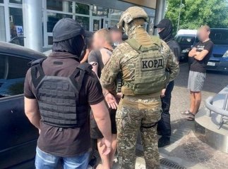 Поліцейські показали затримання мукачівських наркоторговців