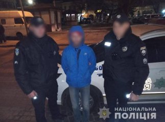 Озброєний чоловік проник у чужу квартиру і погрожував власнику