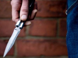 В Мукачеві співмешканець накинувся на дівчину з ножем