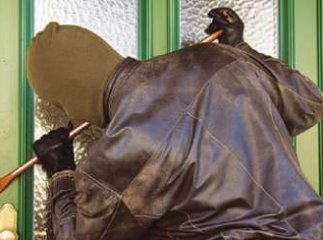 Мукачівські злодії запаслися фірмовими “шмотками”