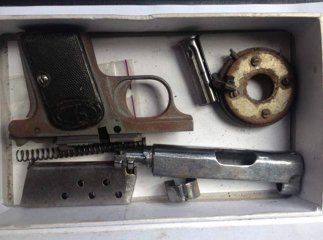 У жителя Страбичова правоохоронці вилучили незареєстровану зброю та наркотики