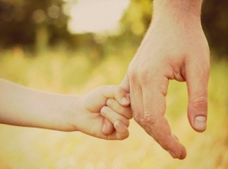 У Берегові жінка забрала з дому своєї подруги дівчинку