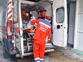 Медики «швидкої» добирались у ліс через перешкоди для допомоги чоловіку, який знепритомнів