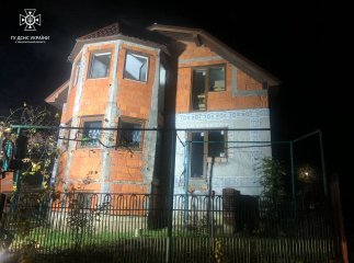 8 рятувальників гасили пожежу у селі на Мукачівщині 8 рятувальників гасили пожежу у селі на Мукачівщині