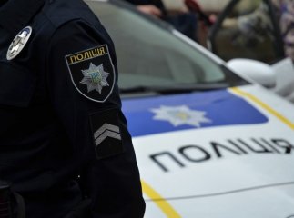 На Закарпатті невідомі вихопили у жінки пакет, в якому було понад 200 тисяч гривень