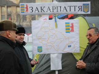Колона з протестувальниками із Закарпаття щойно прибула до Києва