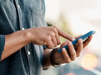 Українці отримують такі повідомлення: Vodafone озвучив пояснення для своїх абонентів Vodafone масово надсилає своїм абонентам повідомленняпро зміни