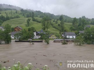 Через негоду на Рахівщині правоохоронці перекрили рух автошляхом