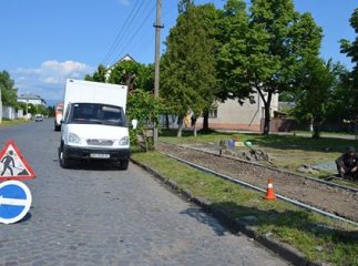 На вулиці Шевченка у Мукачеві комунальники ремонтуватимуть тротуари