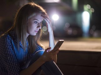 Зникає зв’язок на телефоні під час тривалих відключень світла: як знайти мережу