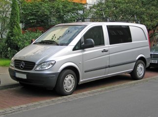 В обласному центрі невідомі пошкодили автомобіль консула Угорщини в Ужгороді