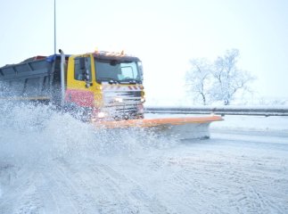 Дорожники звітують, що розчищають трасу в гірських районах Закарпаття