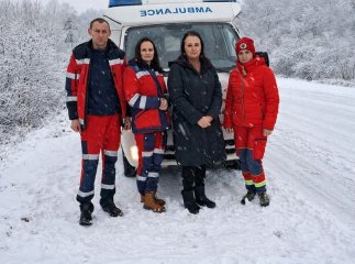 Дорога видалась важкою: вночі медики рятували 28-річну жінку