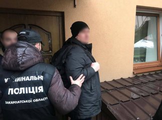 У Рахові в чоловіка знайшли пакунок з марихуаною та печиво з наркотиками