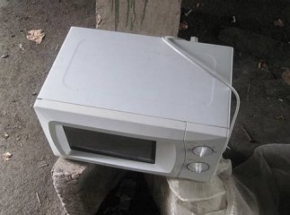Мукачівські правоохоронці затримали двох крадіїв, які вкрали з готелю побутову техніку