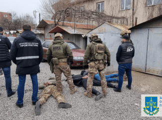 Затримано двох закарпатців, які займалися залякуванням і вимаганням грошей у потерпілого