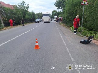 Мала дитина потрапила під колеса «швидкої» у Берегові