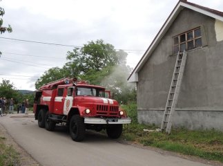 Сьогодні в обідню пору на Берегівщині горів будинок (ФОТО, ВІДЕО)